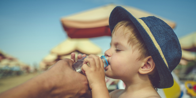 Colpo di calore nei bambini: come si manifesta e quanto dura