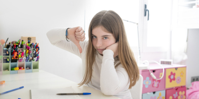 Adolescenti in crisi: cibo sbagliato, poco sport e tanta solitudine