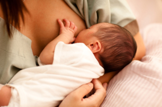 Ragadi al seno: attenzione a come succhia il bebè