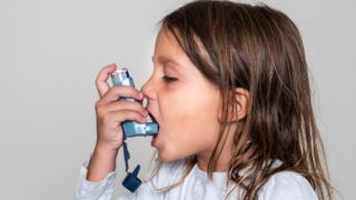 Asma nei bambini: rischio sale con smog e polveri sottili
