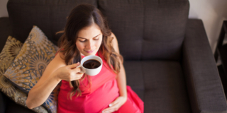 Caffè in gravidanza: serve prudenza