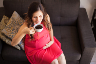 Caffè in gravidanza: serve prudenza