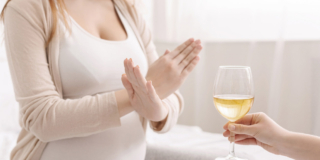 No all’alcol in gravidanza,: i danni al feto durano a lungo