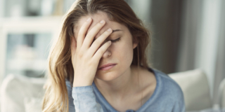 Emicrania: il 20% delle donne che ne soffre rinuncia alla gravidanza