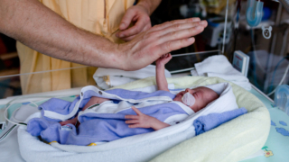 Tutelare i bimbi prematuri, le iniziative in occasione della Giornata Mondiale