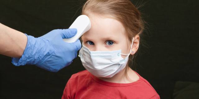 Covid-19: nei bambini si manifesta soprattutto con la febbre