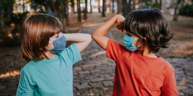 Anche con il Covid-19 i bambini devono stare all’aria aperta