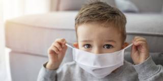 Gli effetti del Covid-19 sui bambini: meno sonno e più snack