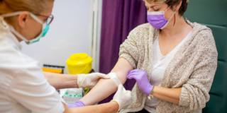 Tumore ovarico: un esame del sangue tiene sotto controllo la malattia