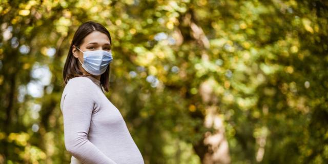 Covid-19, il rischio di infezione aumenta per le donne in gravidanza