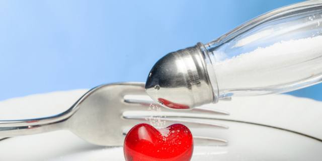 Pressione alta anche con pochi grammi di sale al giorno