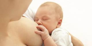 Allergie alimentari: la protezione arriva dal latte materno