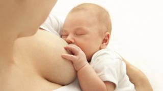 Allergie alimentari: la protezione arriva dal latte materno
