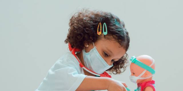 I bambini neutralizzano il Covid-19: ecco perché i piccoli mettono il virus KO