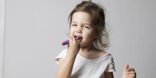 Salute dei denti a rischio e un bambino su 5 ha una carie