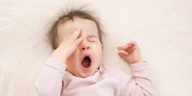 Sbadigliare è contagioso anche nei bambini piccoli