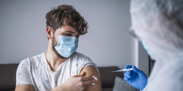 Vaccino per il Covid-19 e infertilità maschile: non ci sono legami