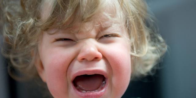 Fa i capricci o ha davvero male? Come capire perché il bambino piange