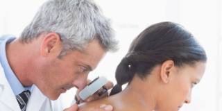 I tumori della pelle sono in aumento anche tra i giovani: è allarme