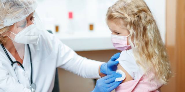 Covid: è indispensabile vaccinare anche i più piccoli?