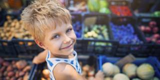 Bambini e ragazzi: chi mangia bene migliora la salute mentale