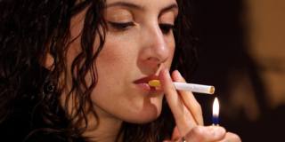 Tumori per fumo, aumentano casi e mortalità tra le donne