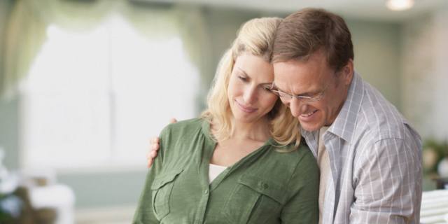 Avere un figlio a 40 anni: tanta gioia e qualche rischio in più