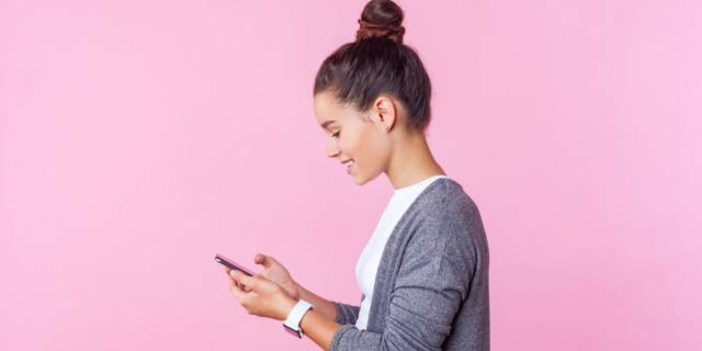 Adolescenti sempre connessi, i rischi di internet per la salute