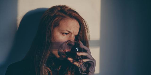 Come fa a venire il tumore al seno? Per prevenirlo meglio evitare alcolici