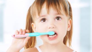 Come lavare i primi dentini?