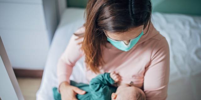 Le donne positive al Covid-19 possono allattare al seno?