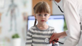 Che cos’è la sindrome infiammatoria multisistemica che colpisce i bambini dopo il Covid?