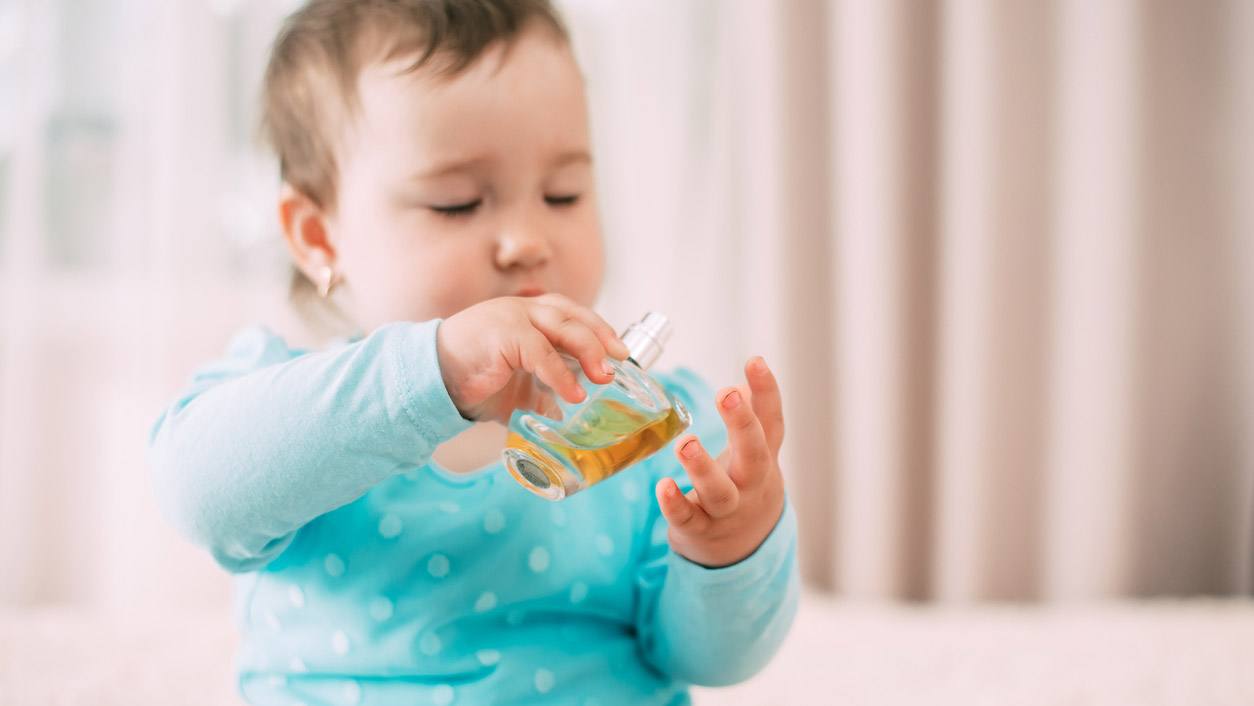 Come usare l'acqua di colonia per i neonati? 