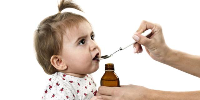 La variante Omicron causa tosse nei bambini: come comportarsi?