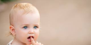 Dolore denti neonato: rimedi, quanto dura e come fare?