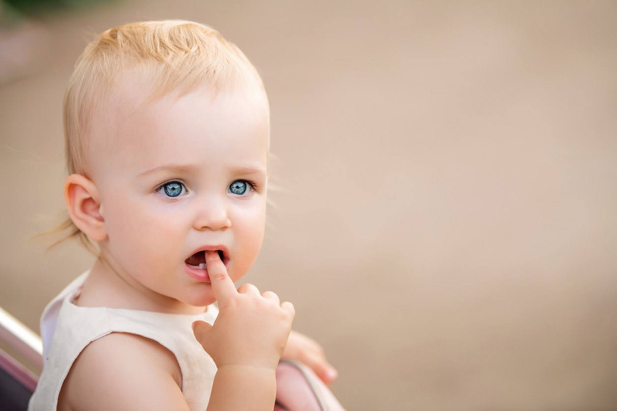 Dolore denti neonato: rimedi, quanto dura e come fare