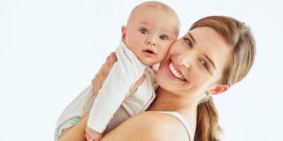 mamma e bebè felici con le linee guida oms per mamma e bambino