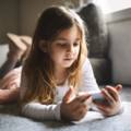 i bambini non devono usare troppo lo smartphoneo