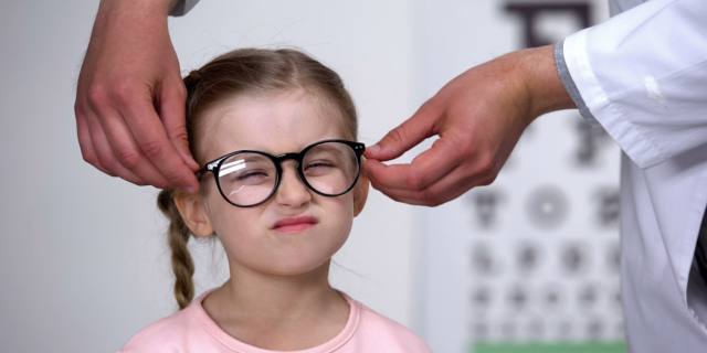 Bimbi a rischio miopia: i dati allarmanti dei pediatri