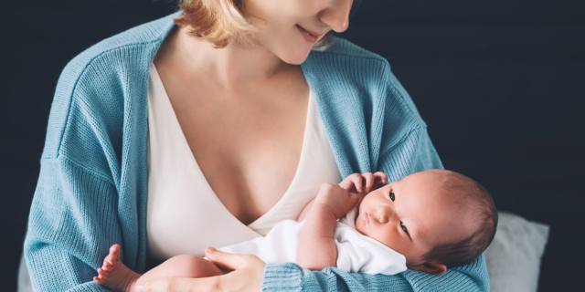 Parto naturale: come funziona e differenza con cesareo?