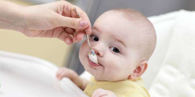 Quale frutta per iniziare lo svezzamento del neonato?
