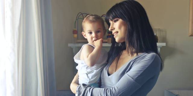 Come scegliere la babysitter giusta: le domande da fare e quanto costa all’ora