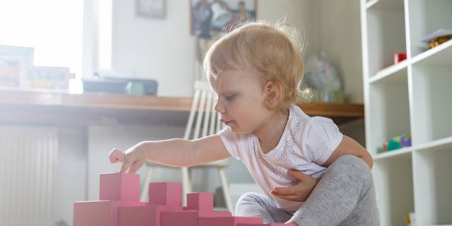 Giochi Montessori fai da te per bambini di 1 anno, di legno e gratis: come farli a casa?