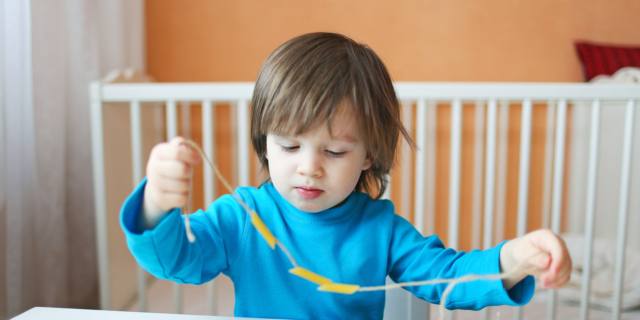 Collane di pasta Montessori, come crearle con i bambini?