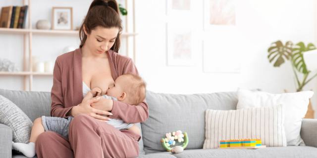 Cosa succede se il vaccino anti-Covid passa nel latte materno?