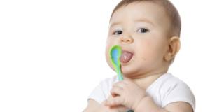 Tutti i consigli per evitare il soffocamento nei neonati dalle poppate alle prime pappe