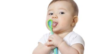 Tutti i consigli per evitare il soffocamento nei neonati dalle poppate alle prime pappe