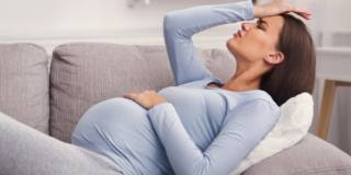 Mal di testa in gravidanza: quando preoccuparsi?