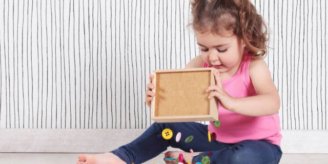 A che cosa serve e come si fa il gioco dei bottoni Montessori? Scopriamolo insieme