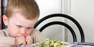 Cosa fare se il bambino non mangia la verdura?